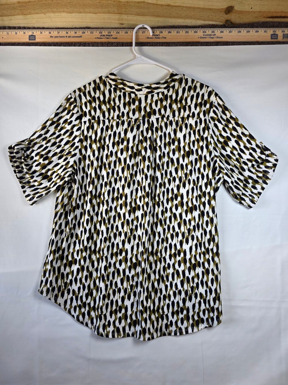 Animal print V-neck short sleeve blouse with metallic buttons Size XXL